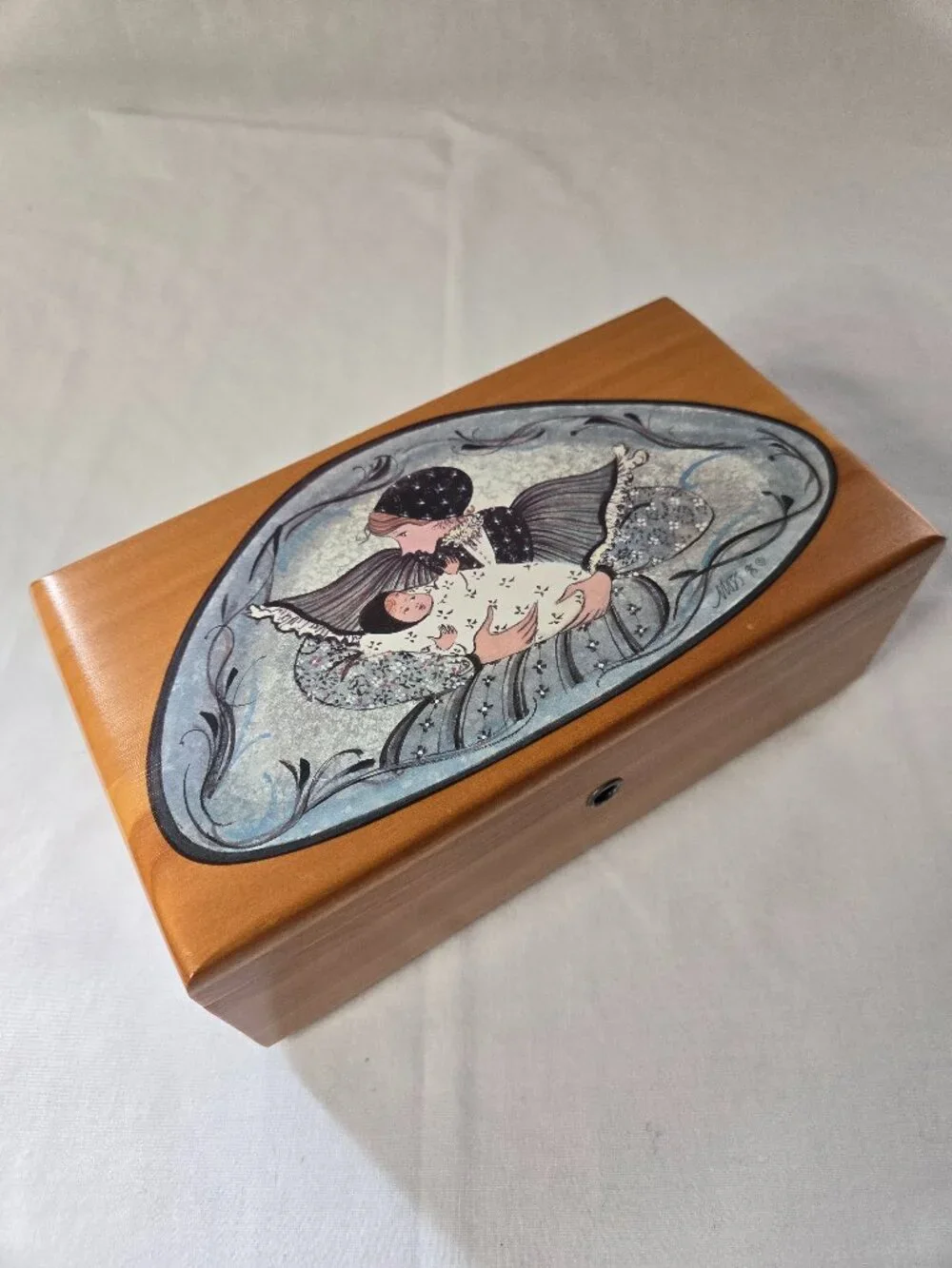 P. Buckley Moss 1996 Mother and Child Lane Keepsake Chest With 2 Keys
